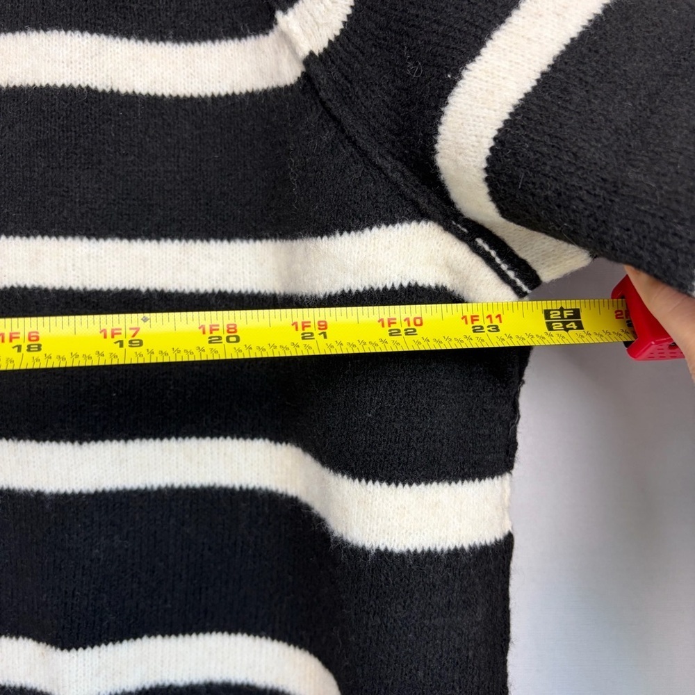 Aerie Women XS Striped Cozy Lightweight Oversized Unreal V Neck Sweater NWT - Picture 3 of 11
